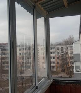 Раздвижные алюминиевые окна на балкон