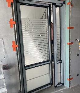 Алюминиевые двери