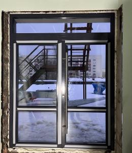 алюминиевая дверь в дом