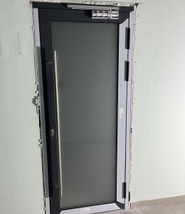 алюминиевые двери