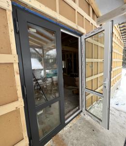 двери наружные пвх