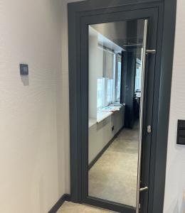 двери из алюминиевого профиля