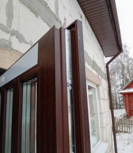 Входные пластиковые двери