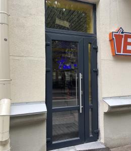 Входные пластиковые двери