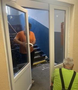 Входные пластиковые двери