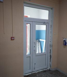 Входные пластиковые двери