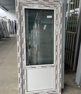 входные наружные пластиковые двери