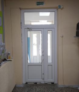 Входные пластиковые двери для дома