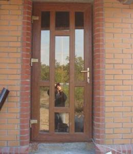 недорогие пластиковые двери