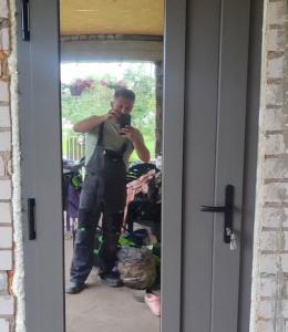 Входные пластиковые двери для дома