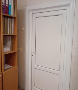 купить пластиковую дверь