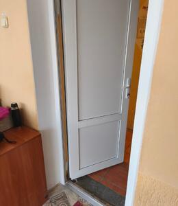 пластиковые двери