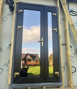 Входные пластиковые двери для дома